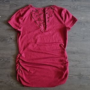 Burgundy T-shirt with lace back cutout